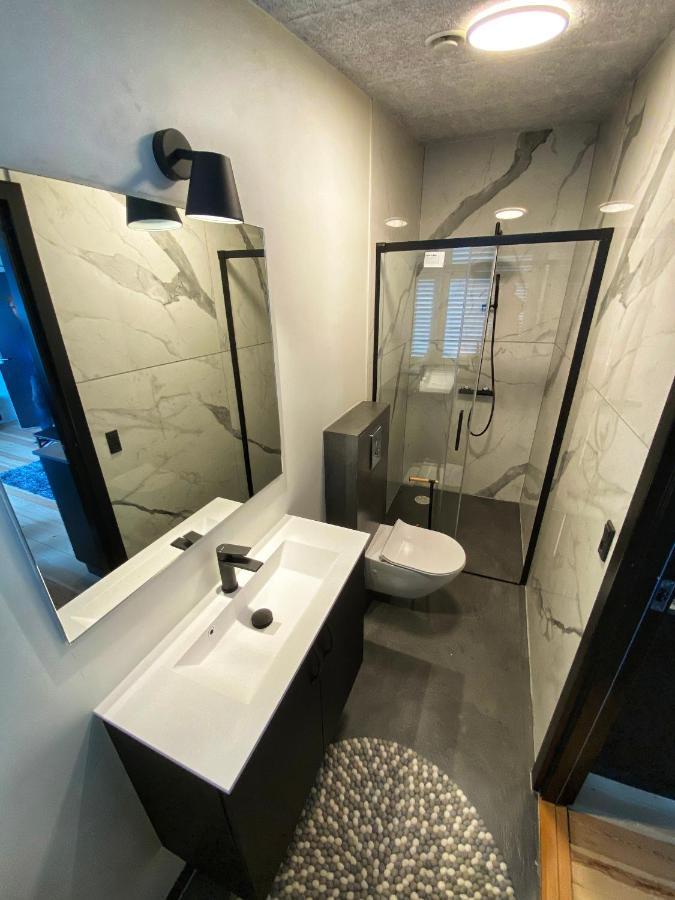 Broncks Apartment 2 - Modern 2-Bedroom In The Heart Of Torshavn Ngoại thất bức ảnh